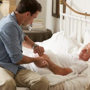 Kaip elgtis su demencija sergančiais žmonėmis: rekomendacijos artimiesiems Kaip padėti mirštančiam žmogui numalšinti fizinį skausmą