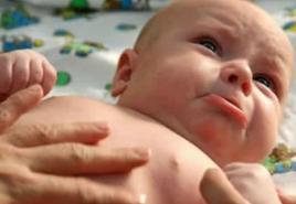 Zašto se javljaju kolike i kako se manifestiraju novorođenčad?