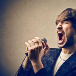 Ses kısıklığı: yetişkinlerde olası nedenler ve tedavi