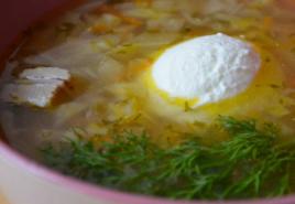 Kaip virti kopūstų sriubą iš šviežių ir raugintų kopūstų