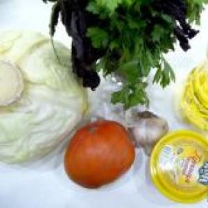 Salate od svježeg povrća s umakom od soje