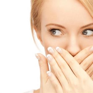 Proč se kousnutí objevují v koutcích úst a jak se jich zbavit?